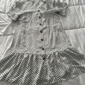 Summer Polka Dot Short sleeve v-neck dress.